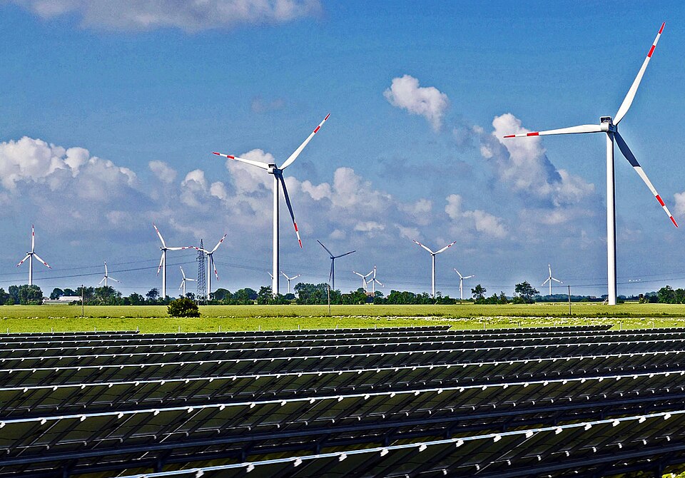 Placas solares, aerogeneradores e infraestructura eléctrica para TEIMA Renovables